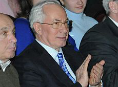 Азаров повторив за Тимошенко та дружиною Януковича