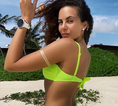 Мексиканські канікули: Каменських та падчерка Потапа посвітили формами в купальниках