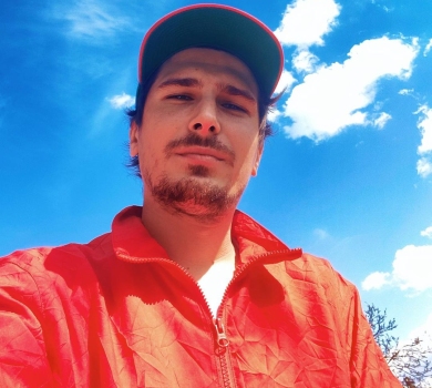 Зожник POSITIFF розповів про свої стосунки з алкоголем та різні погляди з Потапом