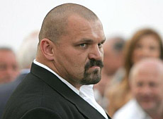 Вірастюк приховує аварію від дітей і чергує коло дружини