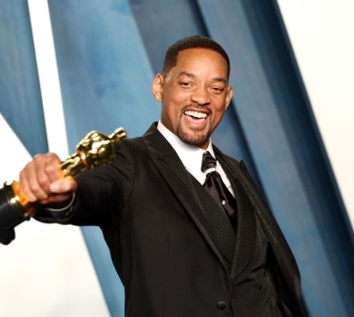 Чоловічий вчинок VS токсична маскулінність: Голлівуд обговорює ляпас Вілла Сміта на Оскарі, в мережі з'являються меми