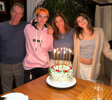 Цілунки, вагітність і посмішки: діти і чоловік Кроуфорд з нагоди її 57-річчя показали милі кадри з минулого