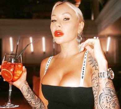 Наші в челенджі з пляшкою: Могилевська не влучила, Морозюк застосувала цицю