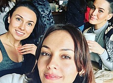 Як Астаф’єва з колегами п’є вино топлес у Маямі. ФОТО