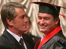 Андрій Ющенко отримав диплом від батька і планує другу вишку