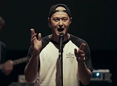 Бумбокс показали, як грали на килимах перед журналістами. ВІДЕО