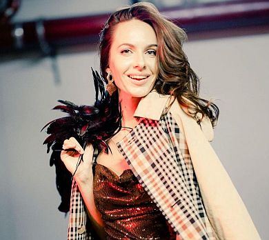 Жінка Остапчука засвітила дупцю в купальнику та звернулася до щасливих дружин і матусь 2 янголяток