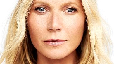 47-річна Пелтроу знялася для глянцю топлес, але в підтяжках. ФОТО 