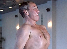 Черновецький показав нові плавки і мускули, щоб довести, що він не псих