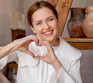 Залежна від Instagram Денисенко постить сексі-фото з дозволу чоловіка і заробила собі на Chanel