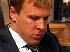 Хомутиннік показав наручник за понад 60 тисяч доларів