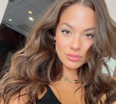 Ешлі Грем уперше показала синів-двійнят та оголосила їхні імена. ФОТО