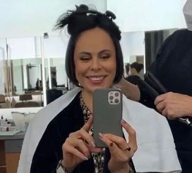 Ексдружина Кличка похизувалася ніжками у гіпюровій спідниці. ФОТО