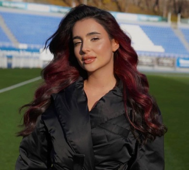 Навчіться співати: Трінчер виконала гімн на футбольному матчі і відповіла на хейт у мережі