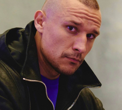 Цимбалюк замилував поцілунками з новою дівчиною і різко звернувся до прихильників совка