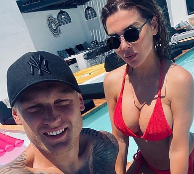 Седокова з чоловіком посвітили спортивними тілами коло басейну