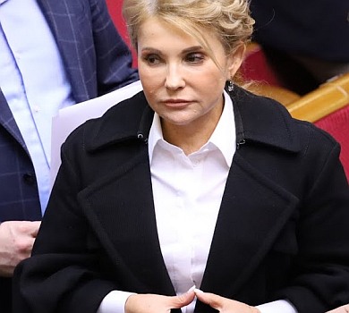 В Раду не в Prada: Тимошенко взула в парламент копію брендового взуття  