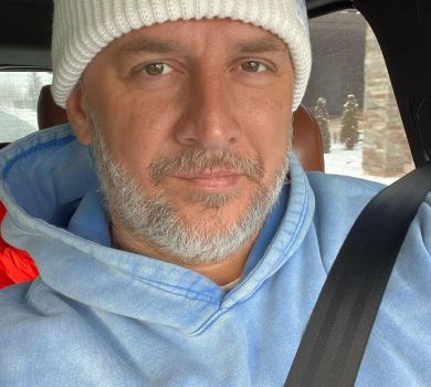 Потап у дірках похвалився селфі з Залужним