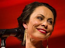 Дружина Кличка переспівала кінохіт Lady Gaga. ВІДЕО