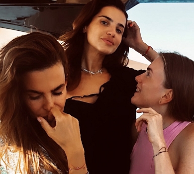 Ставніцер, Літковська і Тедеєва наробили фото в купальниках на яхті у Хорватії  