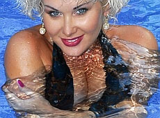 Бужинська у Туреччині демонструвала свої бікіні