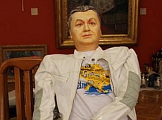 Подарунки Януковичу: шкіра цілого крокодила та стародрук від Ющенка