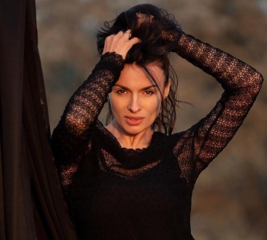 Мейхер похвалилася формами в обтислій спідниці. ФОТО