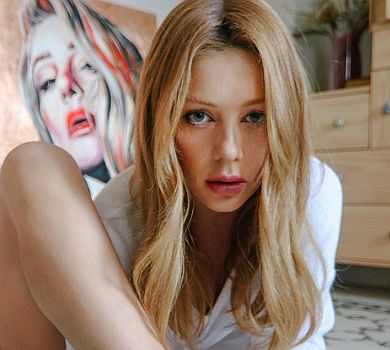 Кароль у зміїному трико пострибала на скакалці з різних ракурсів. ВІДЕО