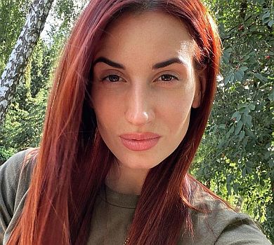 Каратєльніца й організаторка оргії на Щекавиці: що росЗМІ понаписували про снайперку Емеральд