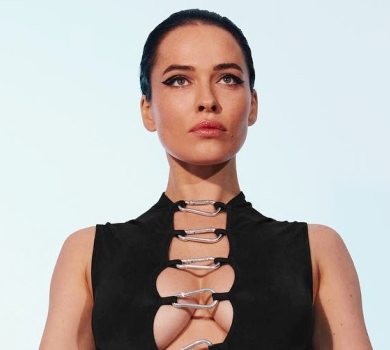 Астаф'єва посвітила голим тілом у панчішках та сукні з карабінами. ФОТО