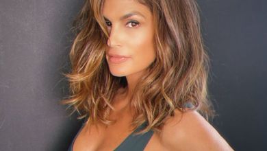 55-річна Кроуфорд покрутилася у спортивному топі перед камерою