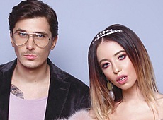 Ретро-пародія від Время и Стекло: діадема за 1,5 мільйона та пудель в ліжку 