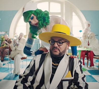 Сексі-медсестра Maruv запхала Кіркорова у психушку до фріків. ВІДЕО