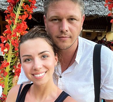 Настя Зінченко через рік після карантину в Ухані застрягла з коханим у Танзанії