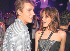 Дочка Деркача зажималася з матюкливим учасником Євробачення