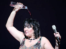 Лоліта виглядала дочку Ющенка і поливалася з пляшки