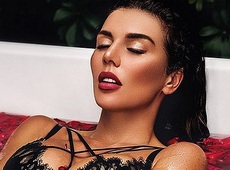 Седокова в грайливому купальнику назвалася одним словом