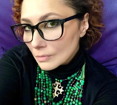 Мозгова посвітила стрункими ногами у мінісукні, в яку торік заприсяглася влізти