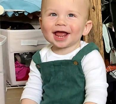 Музичний дебют у 10 місяців: Grimes показала вогняний сет від сина Ілона Маска