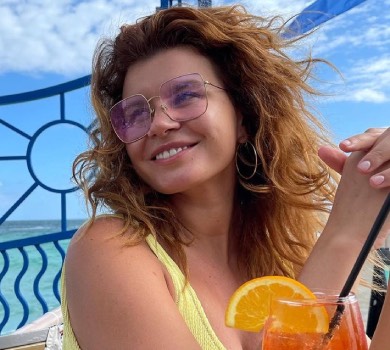 Дружина Monatik похизувалася апетитними формами на тлі мальдівських пейзажів