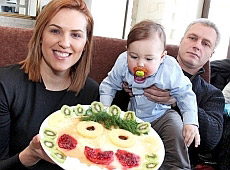 Клочкова привела на млинці кавалера з сином, Окунська - дочку