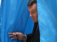 Янукович голосував зі скандалом, а Тягнибок - з другої спроби