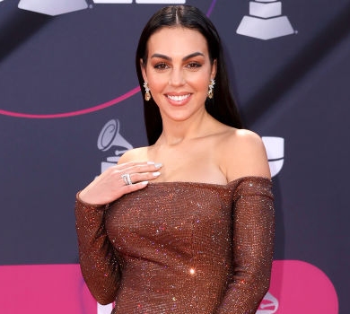 Агілера й наречена Роналду у шикарних луках похизувалися фігурами на Latin Grammy