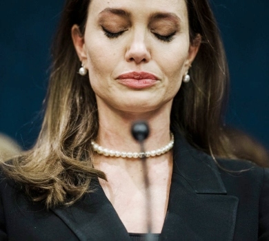 Система підвела їх і не захистила: Джолі виступила в Конгресі США з емоційною промовою про жертв домашнього насильства