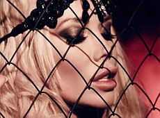 Екс-Кульбаба Крук посвітила сідницями біля клітки з левом. ВІДЕО