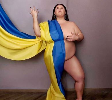 Alyona alyona відповіла на критику через голе фото в прапорі України: Подвійні стандарти