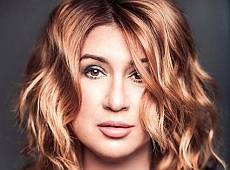 Січкар відзначила 48-річчя у пір'ї та порівняла себе з ракетоносієм. ФОТО