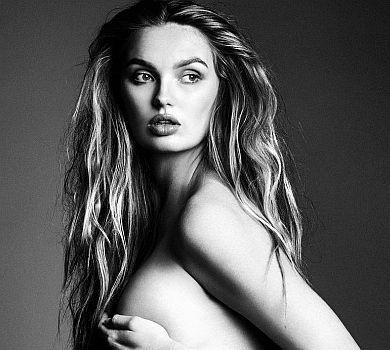 Янгол Victoria’s Secret Ромі Стрейд знялася оголеною на 8-му місяці вагітності