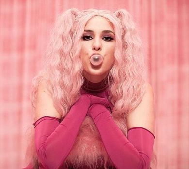 Maruv приїхала до рідного міста і взялася за школярів 