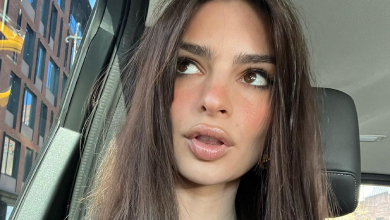 Емілі Ратаковскі застукали за гарячими поцілунками з відомим музикантом. ФОТО